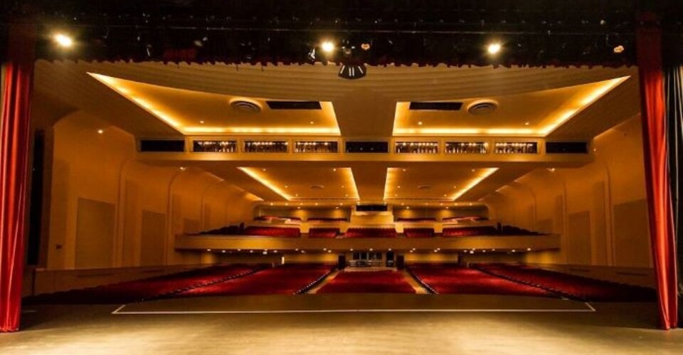 The Theater

3,244 seats make this one of the largest stages in the southeast.
